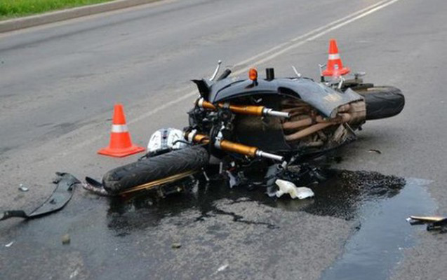Avtomobil motosikletlə toqquşdu - 68 yaşlı qadınla oğlu öldü