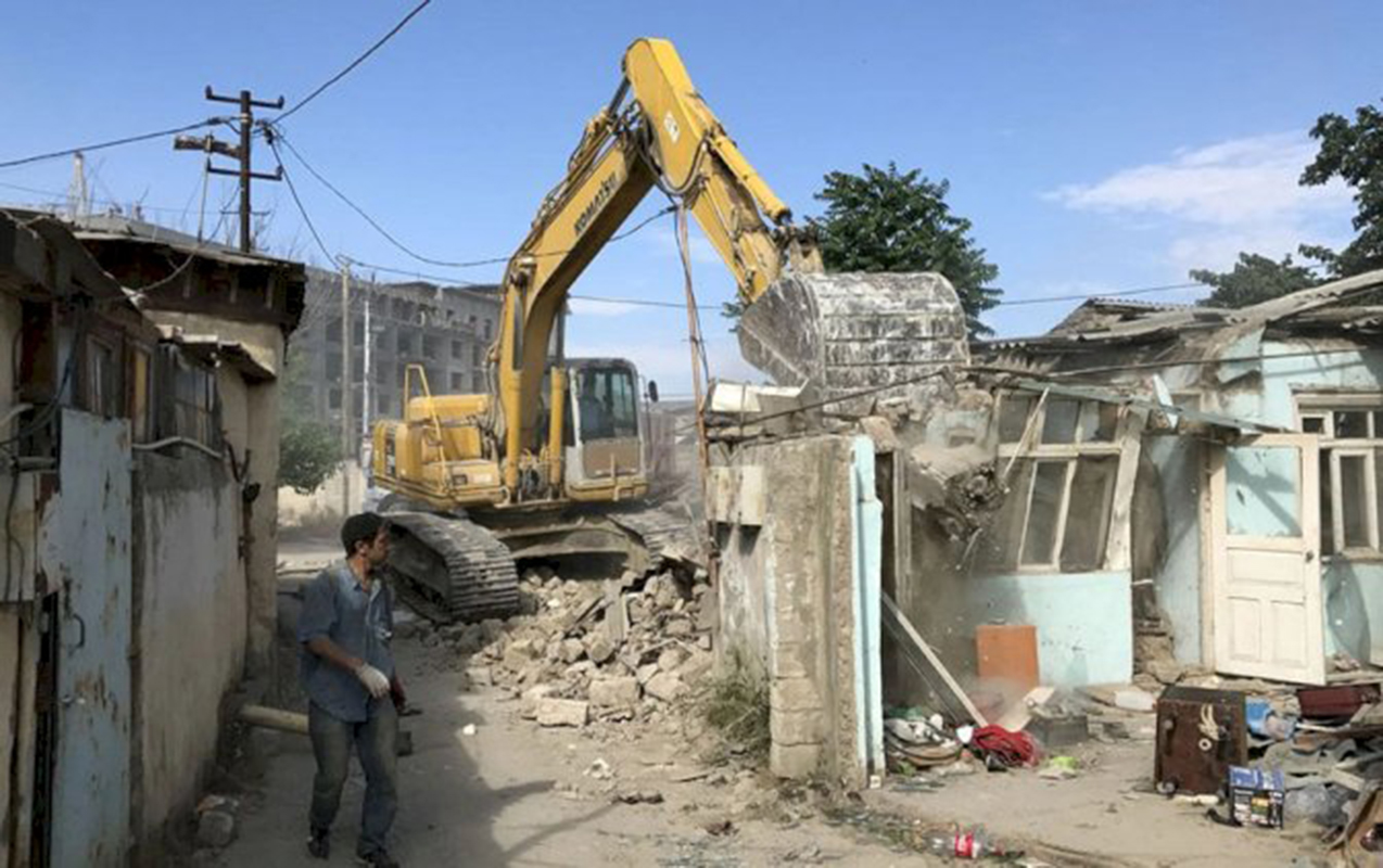 “Sovetski”də söküntü ərazisindən meyit tapıldı - Yenilənib