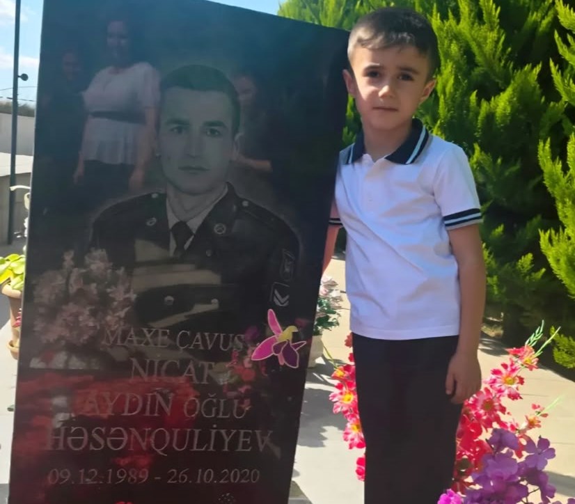 “Kaş sən də yanımızda olardın” - Şəhid oğlu 1-ci sinfə getdi